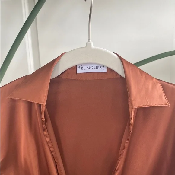 NWOT Rumors Tie-Front Blouse with Feather Cuffs - Picture 4 of 7